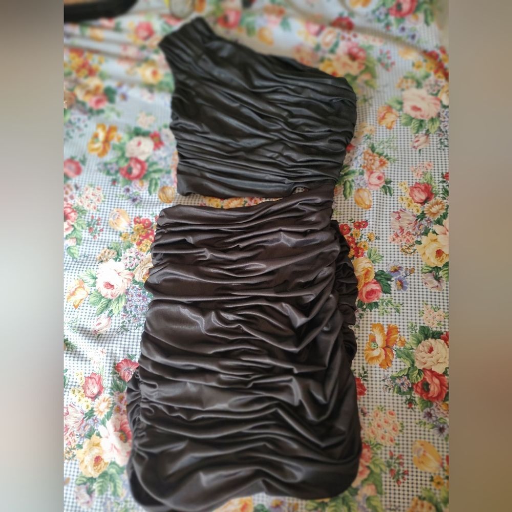 Dress the Population Black One-Shoulder Asymmetrical Ruched Satin Mini Dress S - Picture 4 of 9